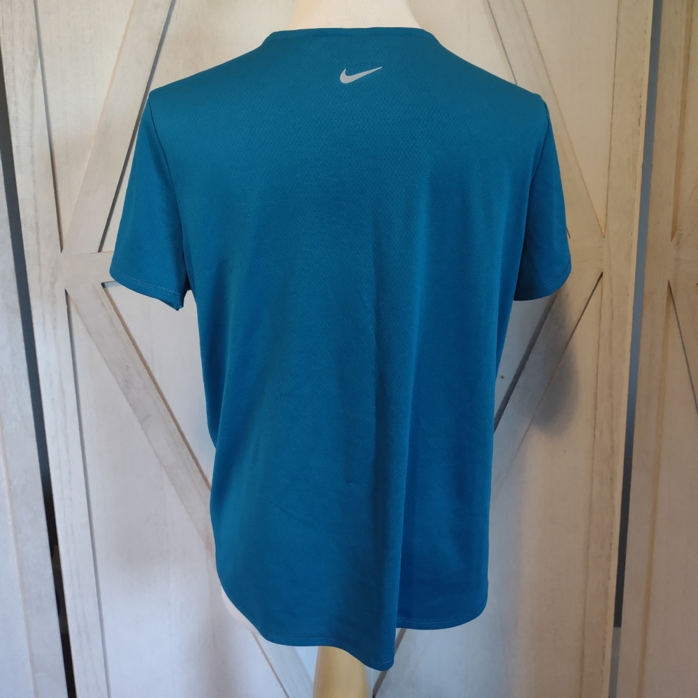 Nike Teal Short Sleeve Women’s Tee with White Logo - Picture 2 of 13